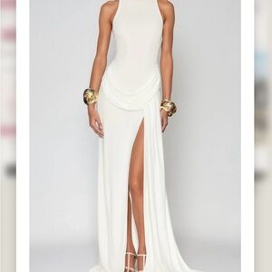 Elegant White Sleeveless Gown